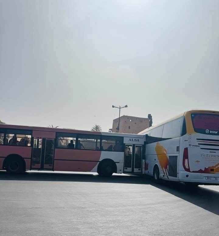 حادثة سير بين حافلتين تخلف خسائر مادية وتعطل حركة المرور بمراكش