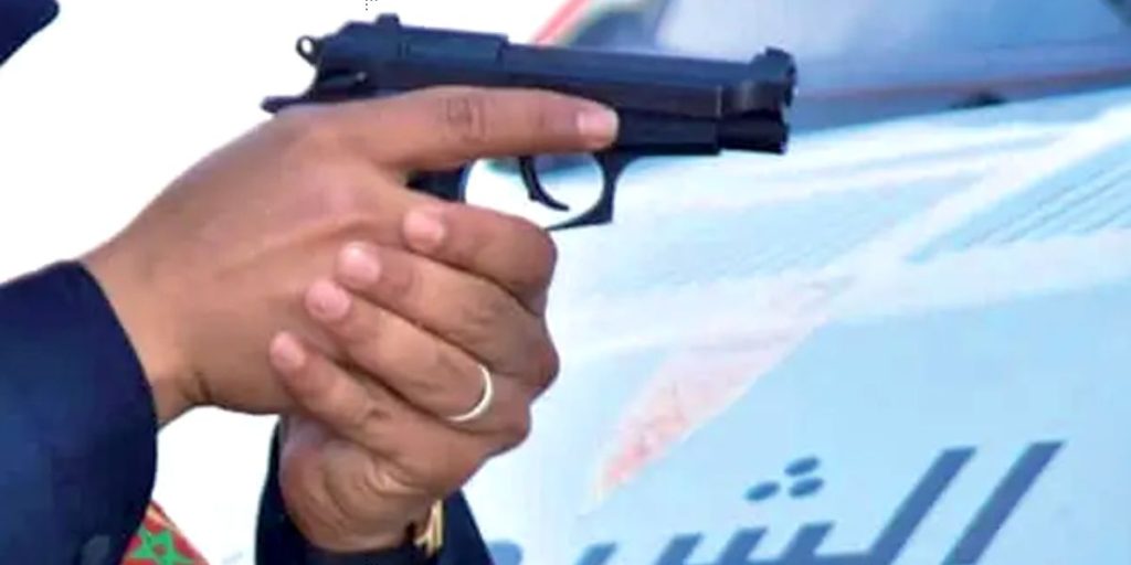 ضابط شرطة يطلق رصاصات تحذيرية لايقاف شخص هائج وكلبه الشرس بالدار البيضاء