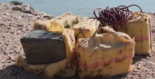 مياه البحر تلفظ رزم من الحشيش وتستنفر رجال الدرك بآسفي