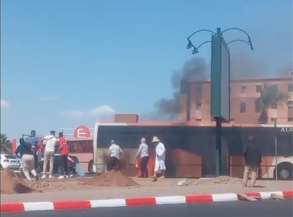 اندلاع حريق بحافلة الزا للنقل الحضري بمراكش دون تسجيل خسائر بشرية اندلاع حريق بحافلة الزا للنقل الحضري بمراكش دون تسجيل خسائر بشرية