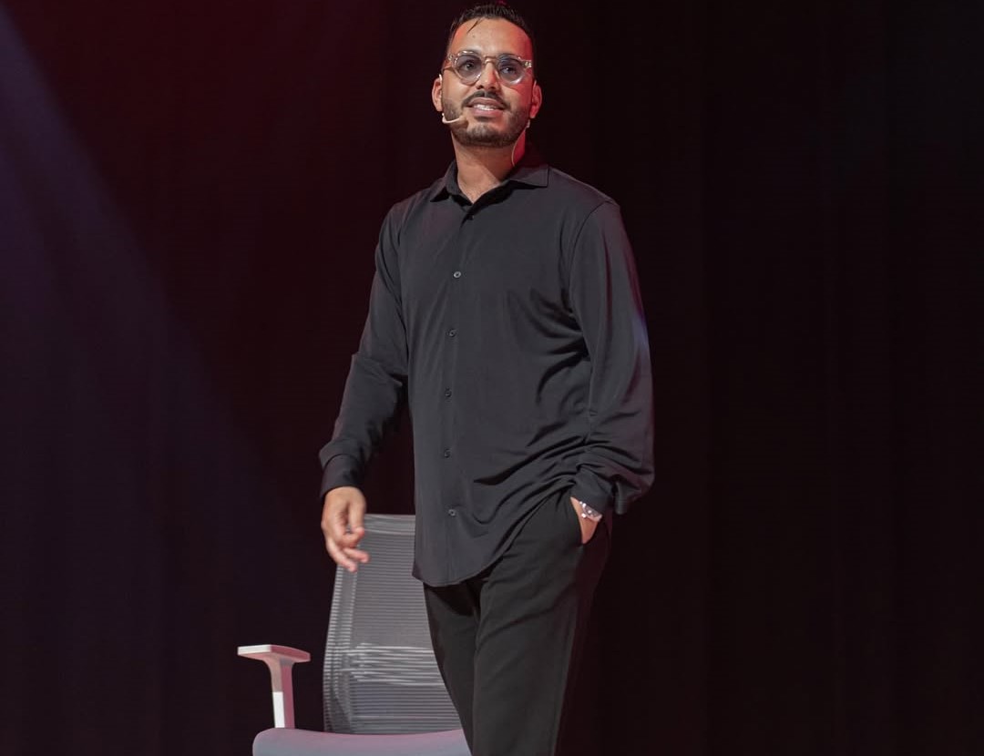 رشيد رفيق يلتقي جمهوره في مراكش بعرض “خيبراتور”