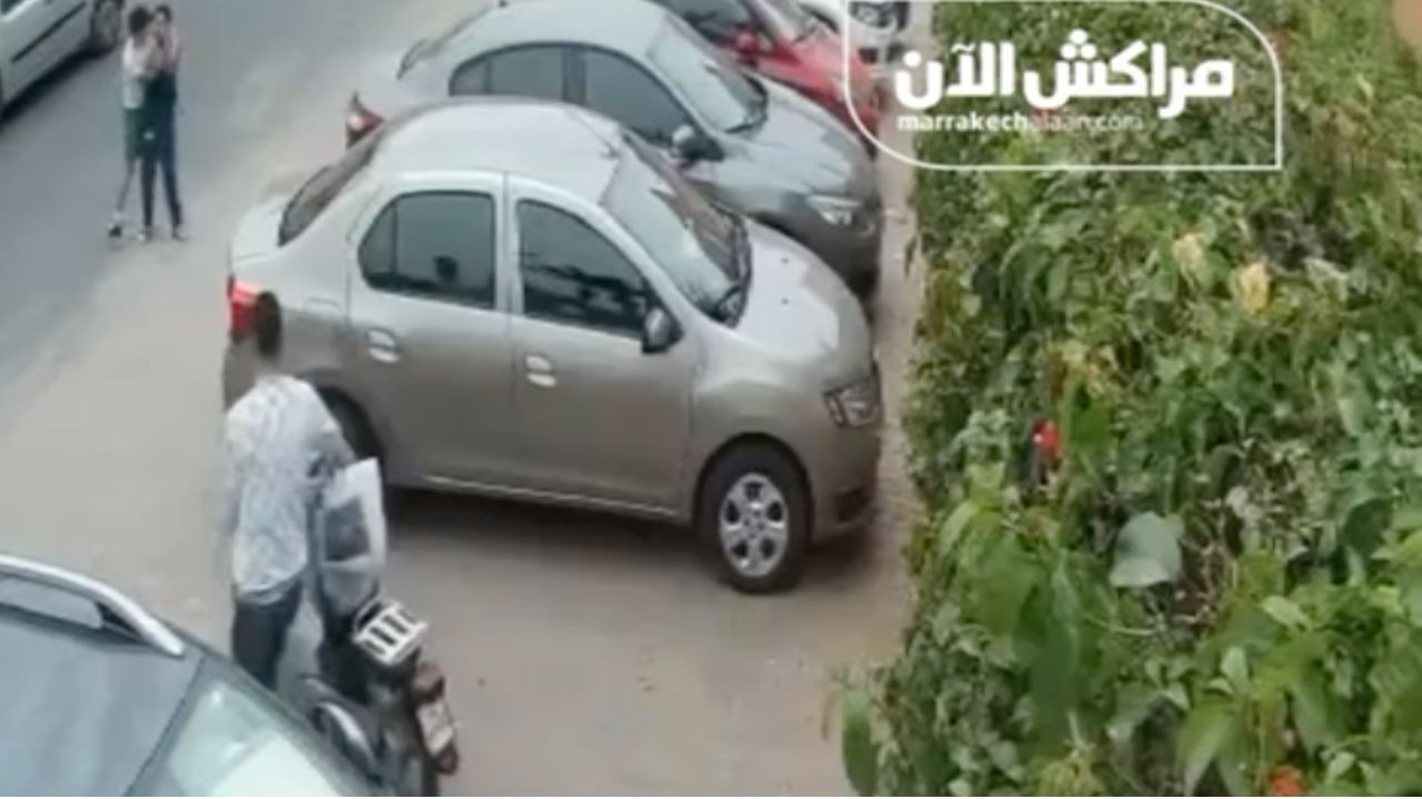 بالفيديو.. كاميرات المراقبة ترصد سرقة دراجة نارية من إحدى الاقامات السكنية بمراكش