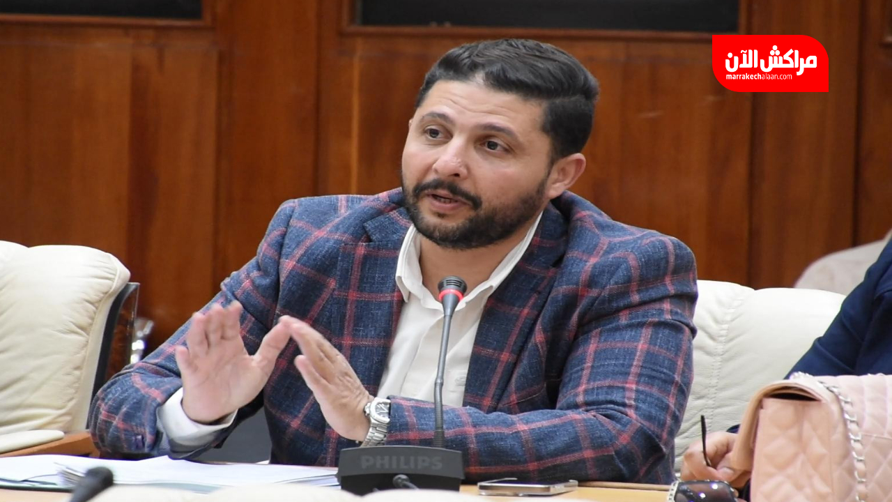 بالفيديو.. المستشار الجماعي طق طق يتساءل عن مصير أعمدة شارع كماسة ويطالب بشفافية صفقات “حاضرة الأنوار” استعدادًا لكأس إفريقيا 2025