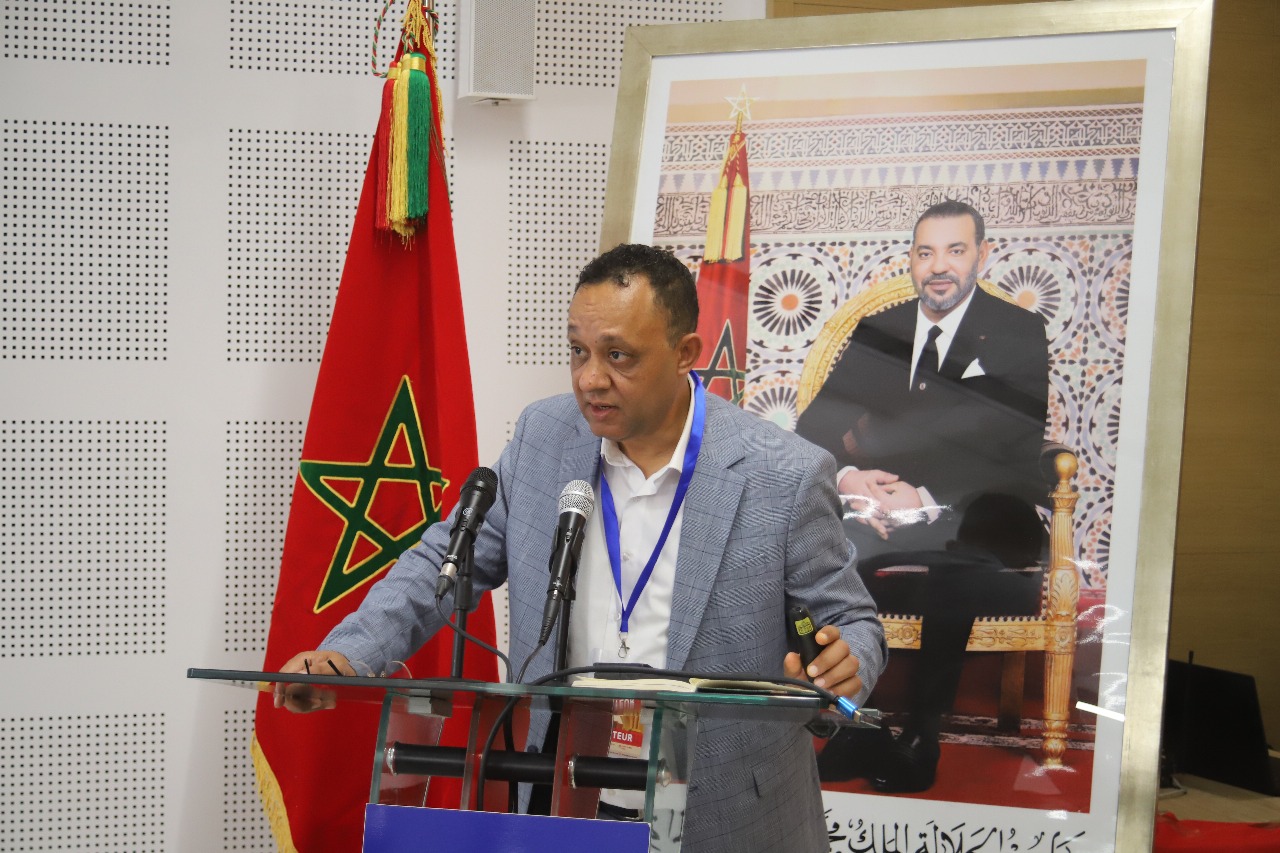 البروفسور عبد المالك المنصوري رئيس اللجنة المنظمة للمؤتمر الجراحي الدولي الأول بمدينة العيون