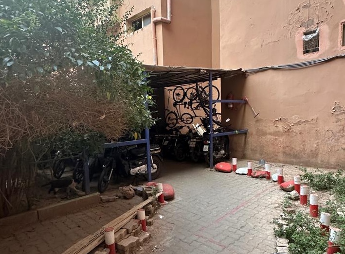 ساكنة GH2 بأبواب مراكش يستنكرون “ابتزازًا” في مرآب الدراجات النارية المجاني بالاقامة