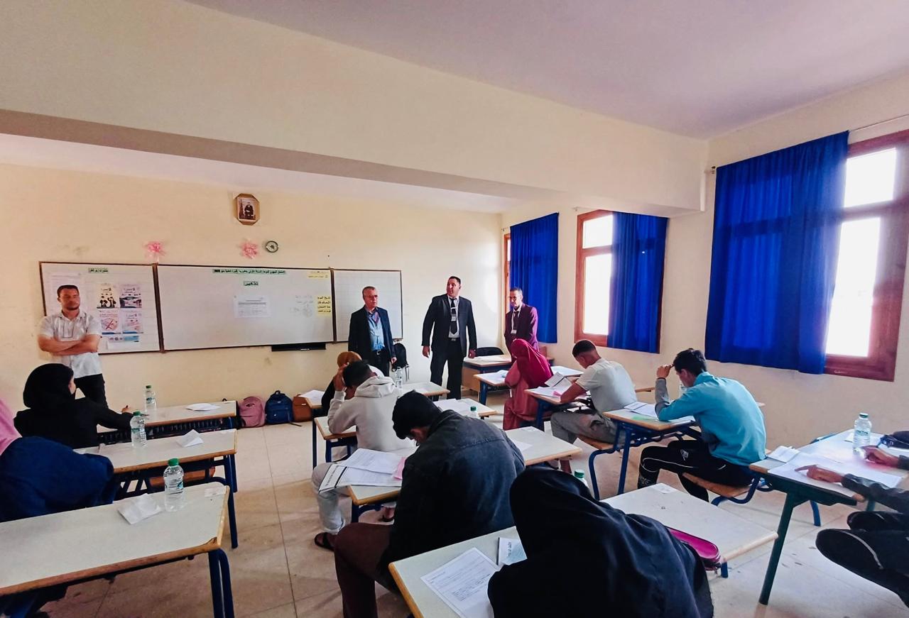 المدير الإقليمي لوزارة التربية الوطنية بشيشاوة يزور مراكز امتحانات البكالوريا +صور