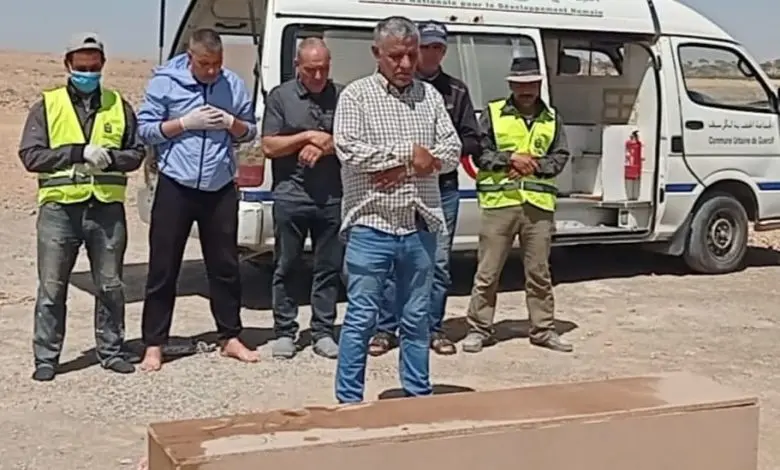 بعد ستة أشهر في مستودع الأموات.. مقبرة الغفران بجرسيف تحتضن دفن جثة مجهولة الهوية