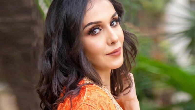 ابنة اسفي الفنانة جليلة التلمسي تطمئن جمهورها بعد العملية الجراحية وتشكرهم على دعمهم