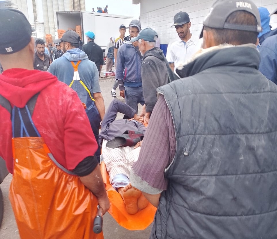 ميناء آسفي.. إصابة بحارين على متن مركب صيد السردين ونقلهما للمستعجلات