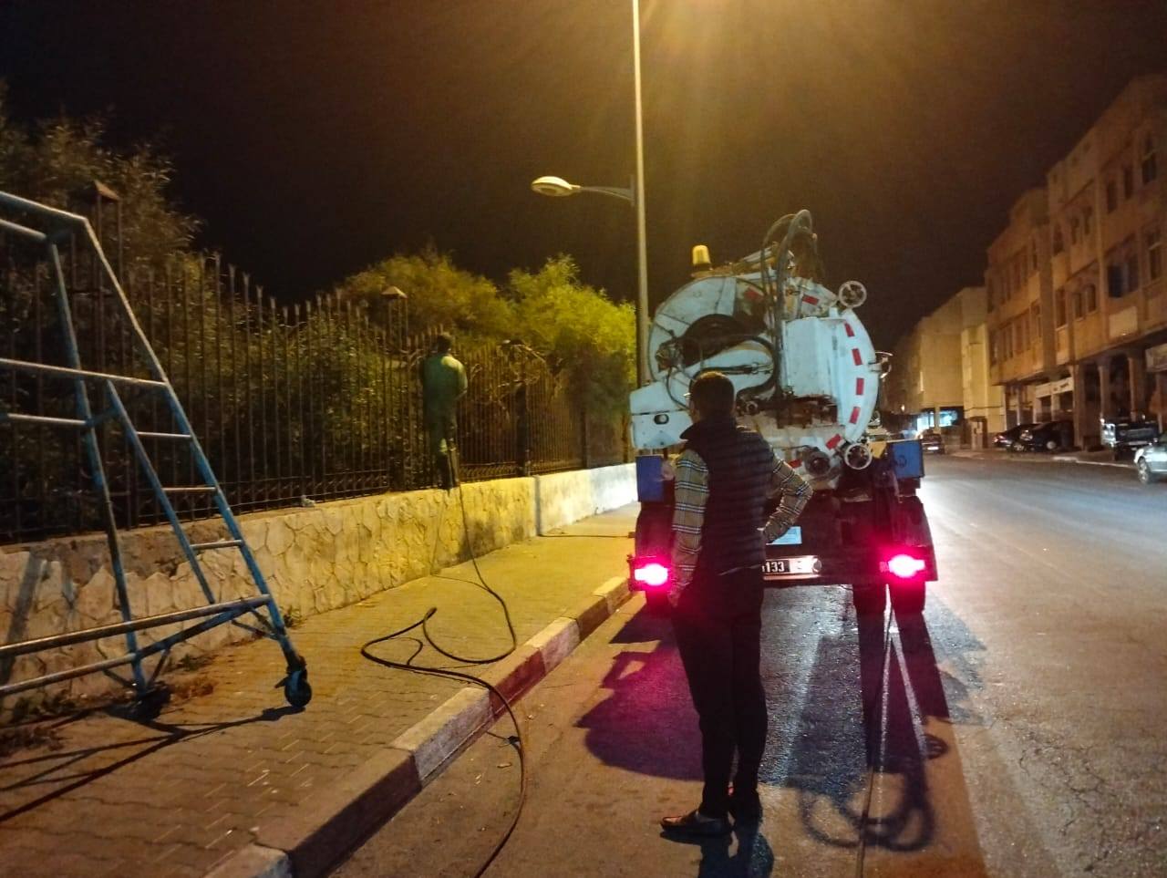 مع ارتفاع الحرارة.. مكتب حفظ الصحة بالصويرة يواصل حملات رش المبيدات للحد من انتشار الحشرات +صور