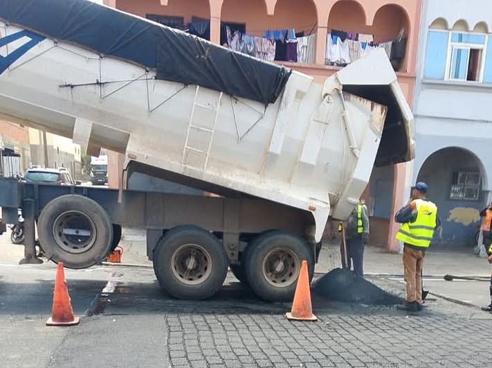 جماعة آسفي تباشر أشغال التشوير الطرقي لتعزيز السلامة المرورية