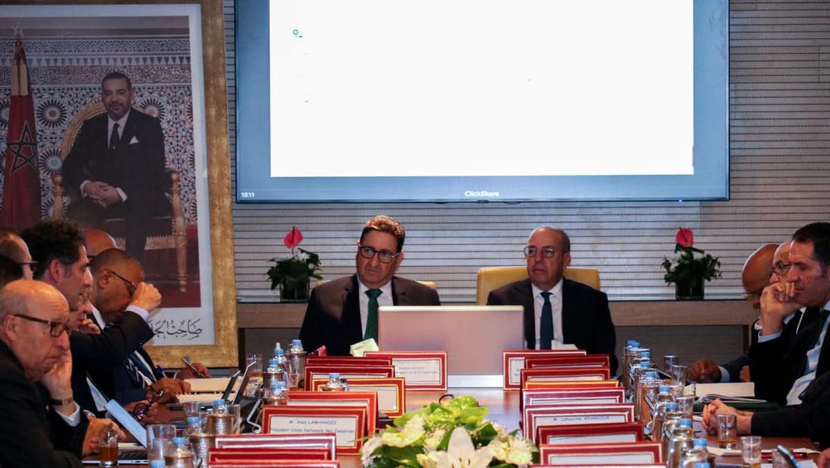 الوزيران قيوح والبواري يقودان اجتماعاً موسعاً بالرباط لإطلاق أسطول بحري وطني يعزز التصدير الفلاحي