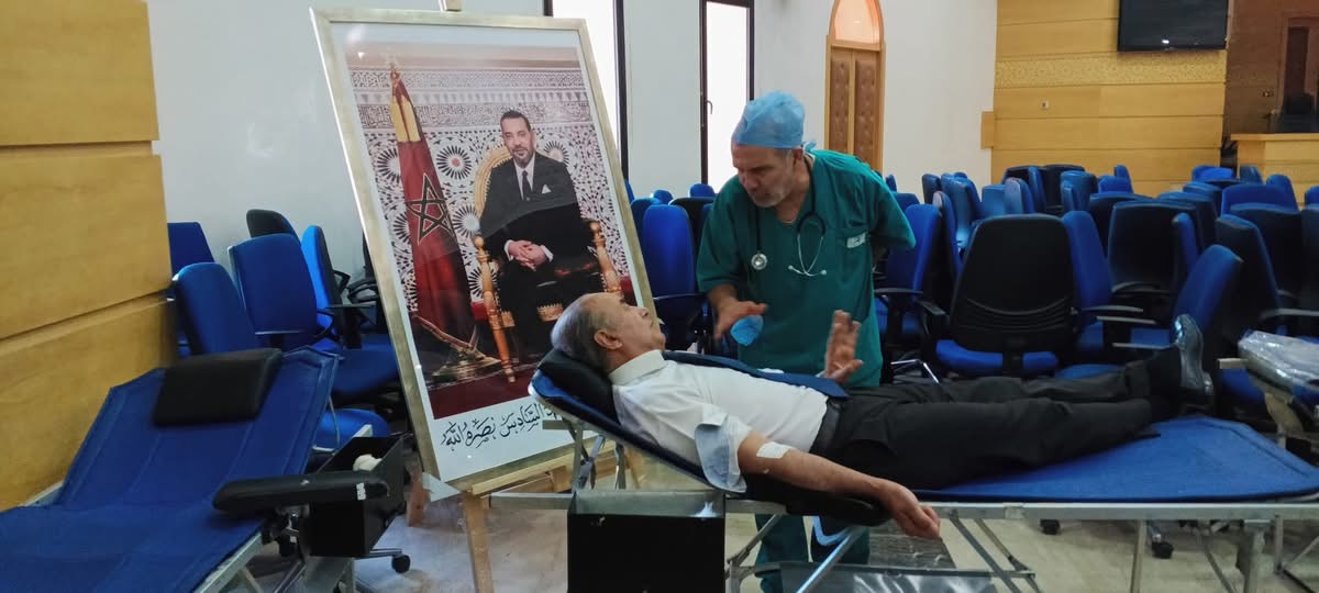 اليزيدي عامل إقليم قلعة السراغنة في مقدمة المتبرعين خلال حملة لدعم مخزون الدم