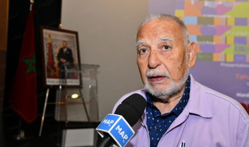 الطاهر بنجلون يقدم كتاب معرضه “من الكتابة إلى الرسم” بالرباط
