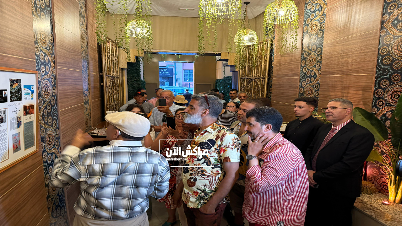 بالفيديو.. مطعم “بايلا هاوس” بمراكش يحتضن معرضاً تشكيلياً فريداً للفنان حلمي إدريس