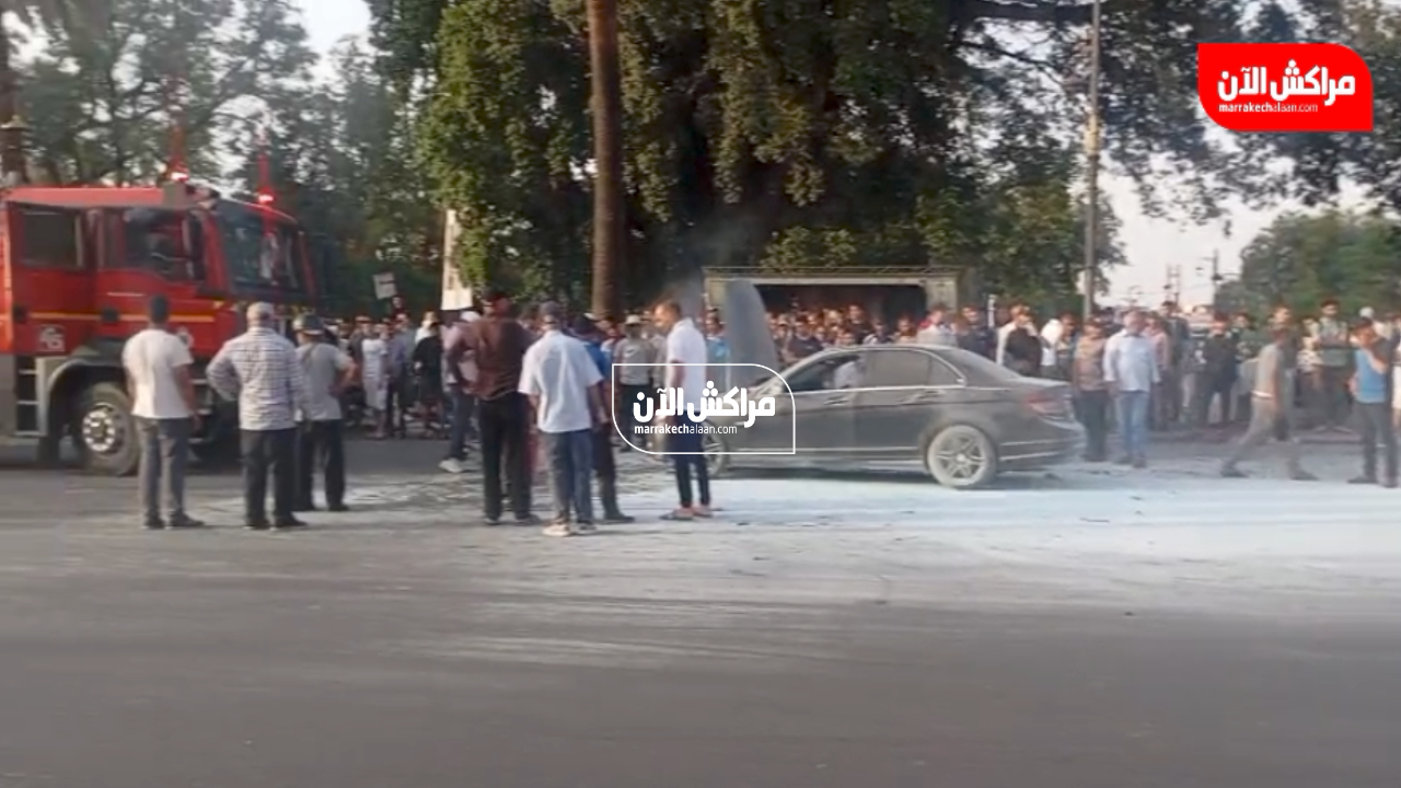 بالفيديو.. حريق يلتهم سيارة خفيفة بالقرب من عرصة البيلك بساحة جامع الفنا بمراكش