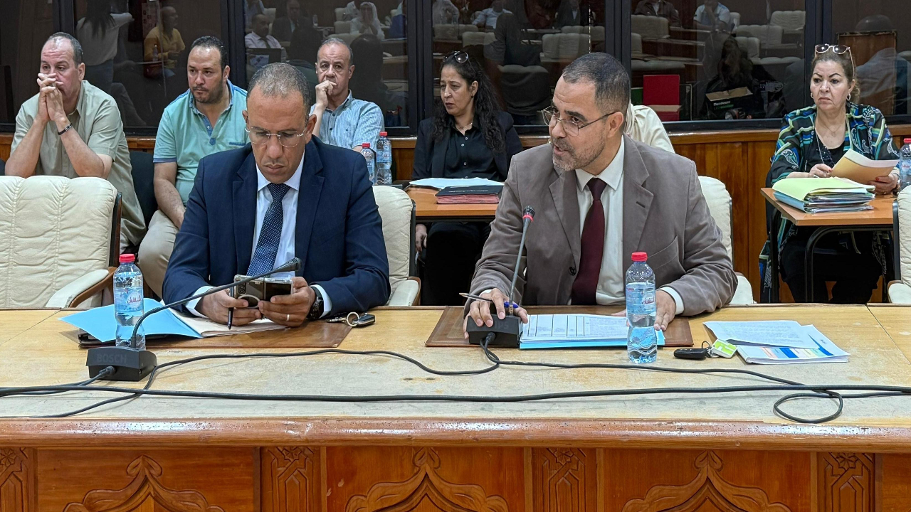 تأجيل انتخاب نائب رئيس مجلس مقاطعة جليز يثير جدلاً حول التوافقات السياسية