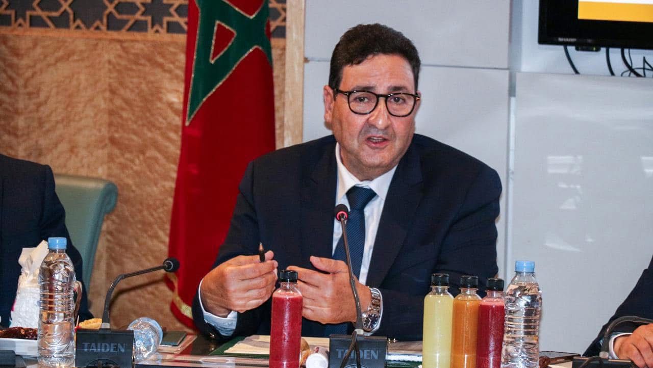الوزير قيوح يقدم استراتيجية “مطارات 2030” وتطوير الخطوط الملكية المغربية أمام لجنة البنيات الأساسية