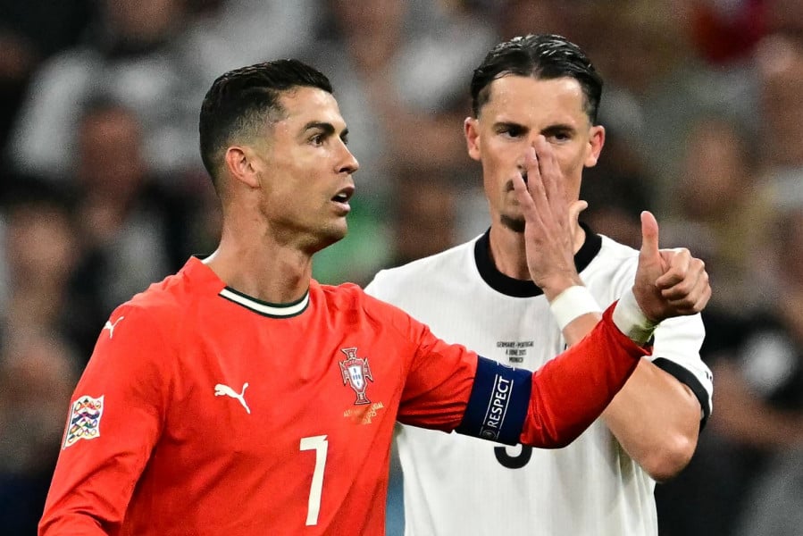 رونالدو يقود البرتغال إلى نهائي دوري الأمم الأوروبية