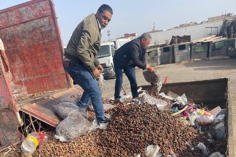 مع اقتراب عاشوراء.. إيقاف شخصين وحجز نحو 4 أطنان من “الشريحة” الفاسدة +صور