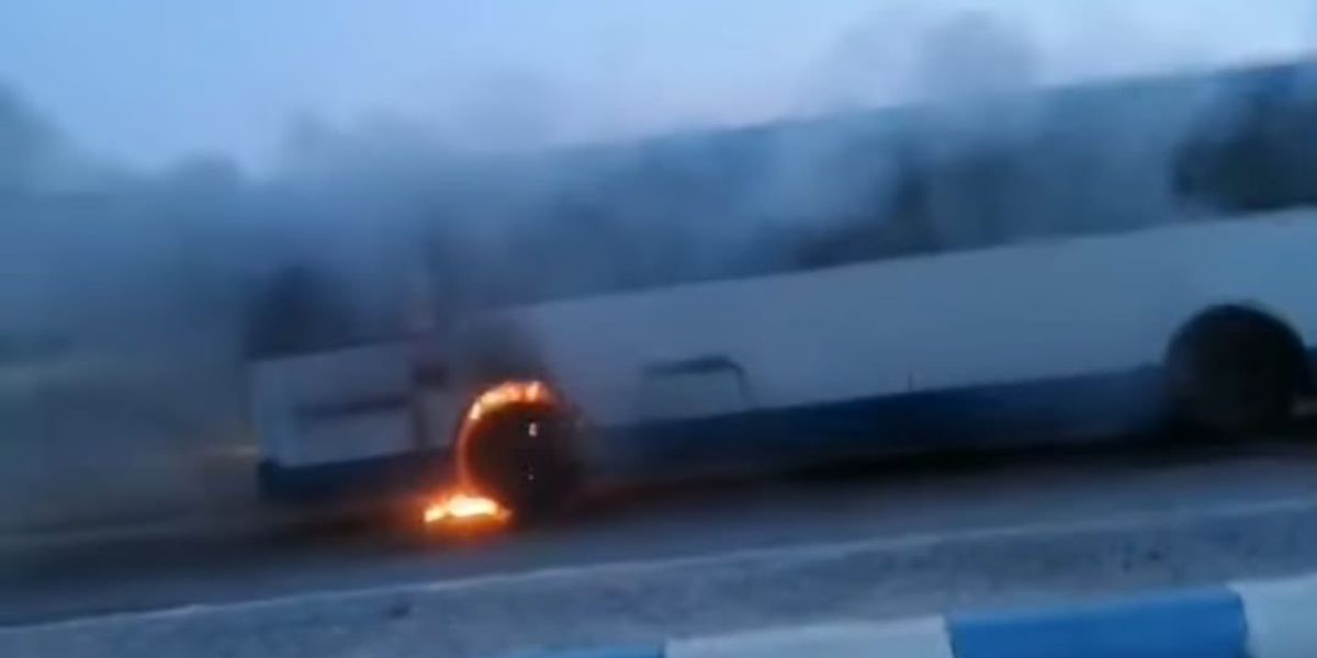 حريق مهول يلتهم حافلة لنقل المصطافين بالعرائش