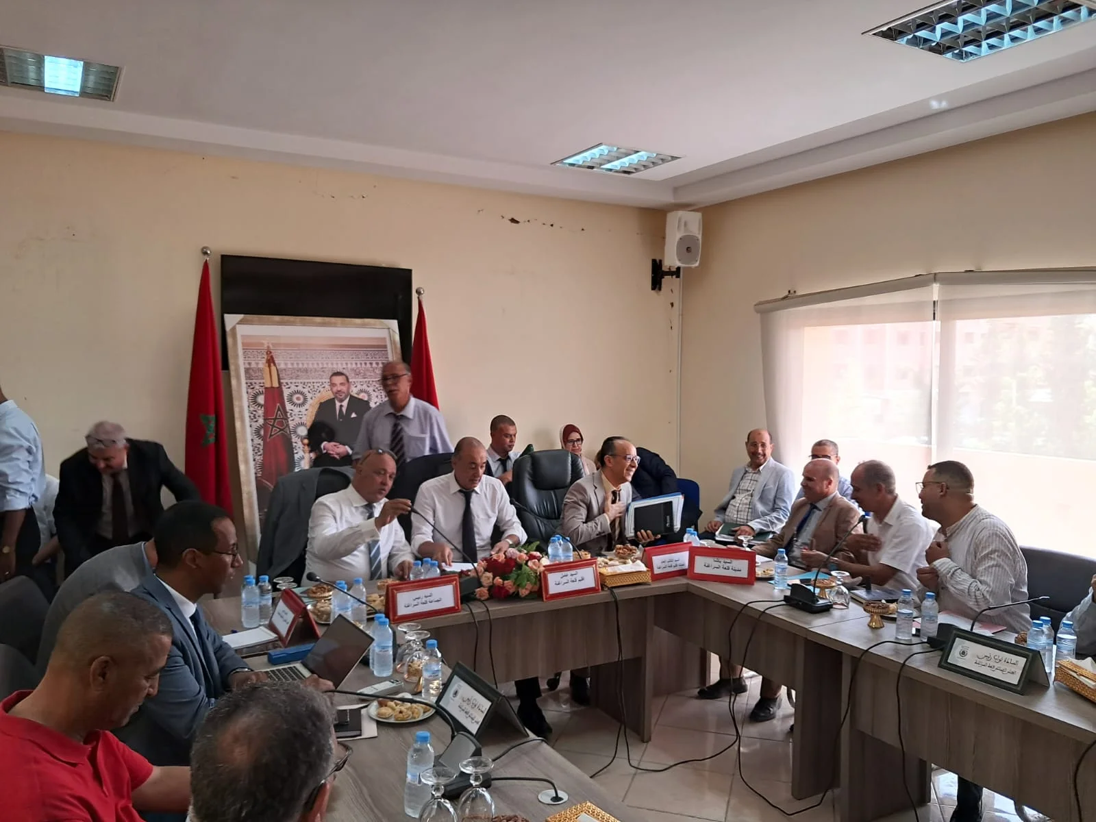 اليزيدي عامل قلعة السراغنة يتعهد بحل مشاكل المدينة في لقاء تواصلي لمجلس الجماعة