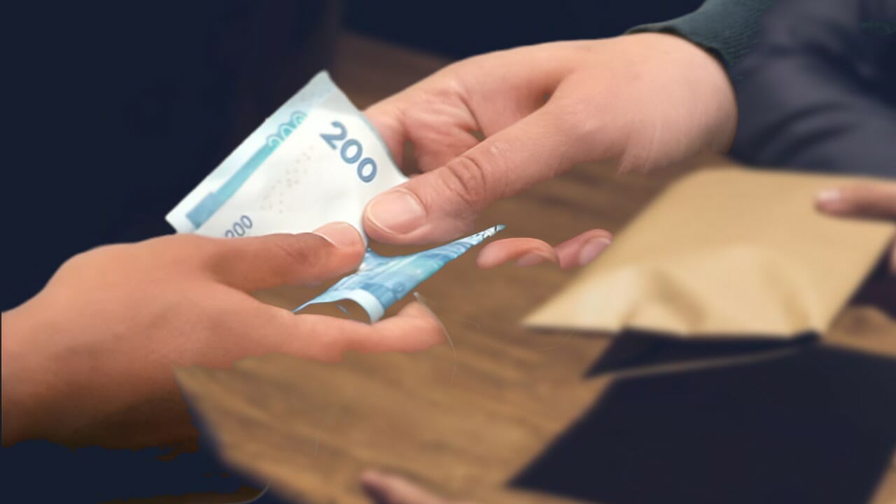 الرقم الاخضر.. اعتقال عون سلطة وشريكه بسبب رشوة 300 درهم