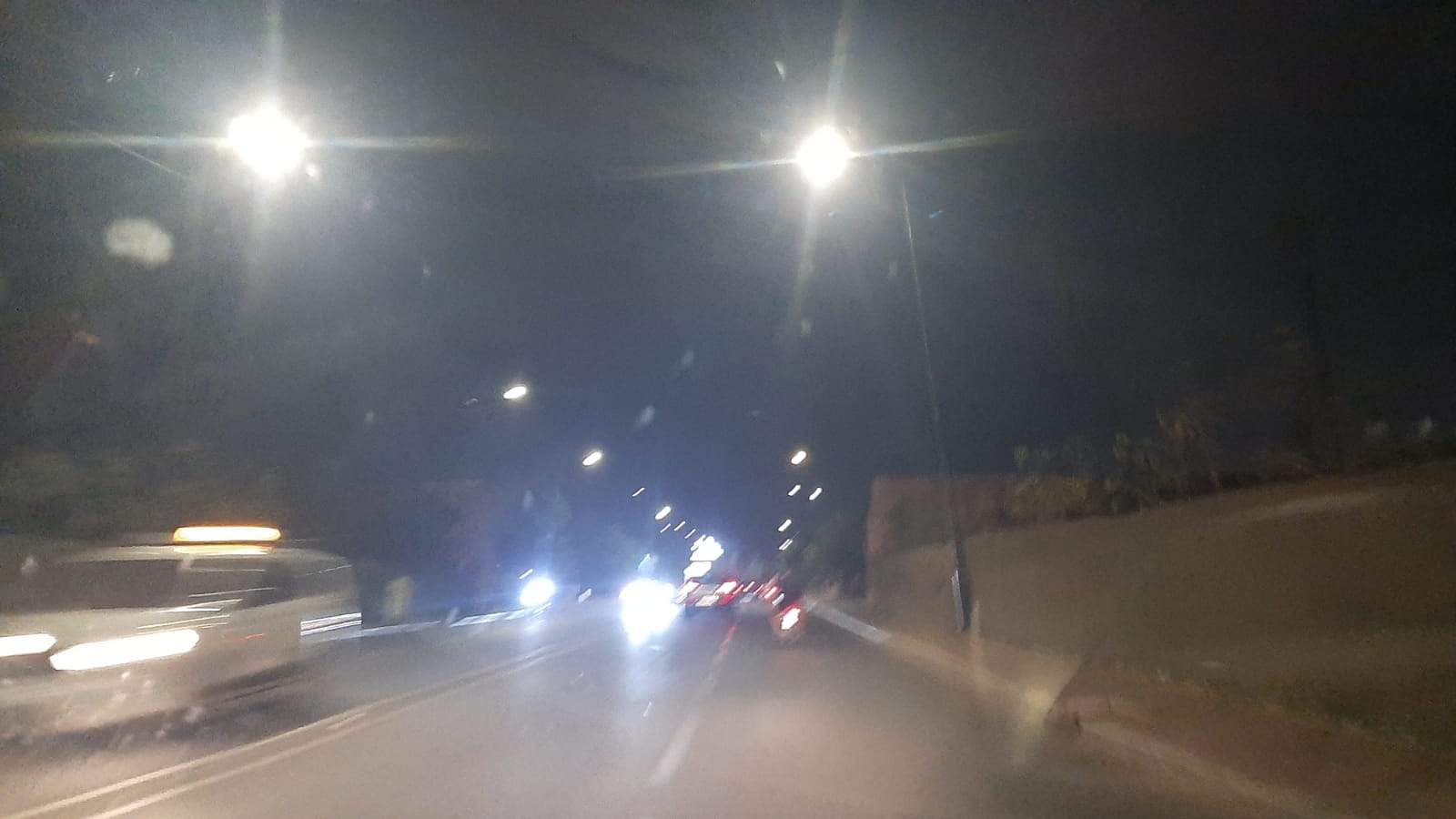 تدخل بطولي لمواطنين يخمّد حريق سيارة وسط شارع أكدال بمراكش