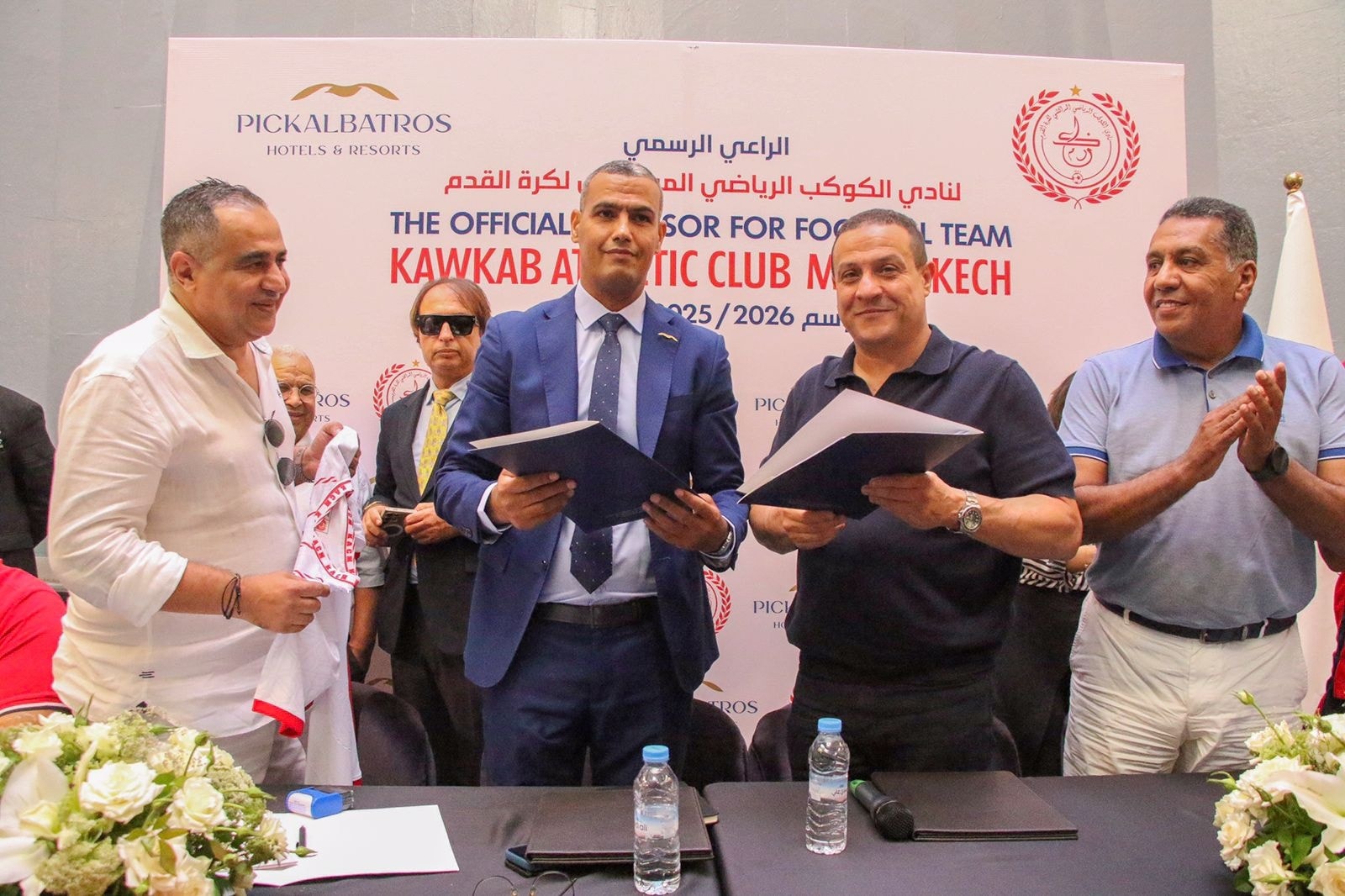 بالفيديو والصور.. توقيع شراكة بين الكوكب المراكشي ومجموعة “بيك الباتروس” لرجل الاعمال المصري كامل أبو علي