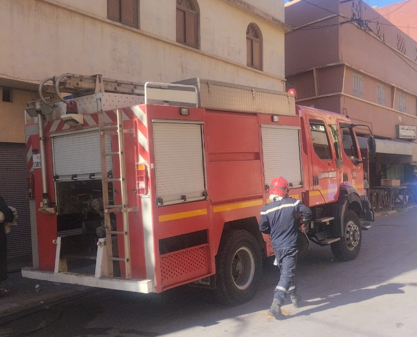 نجاة من كارثة بابن أحمد.. انفجار شاحن كهربائي يتسبب في حريق هائل ويخلف خسائر مادية