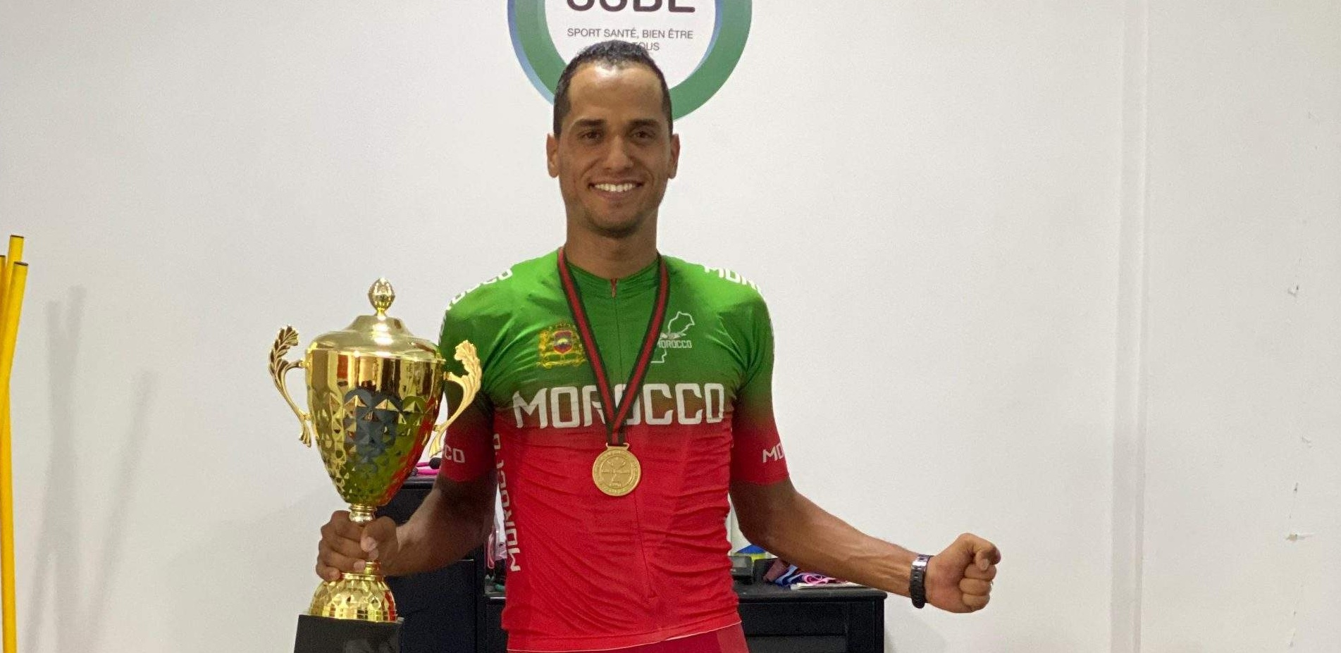 الدراج المراكشي كمال محروك يتوج بلقب كأس العرش لسباق الدراجات في أزيلال