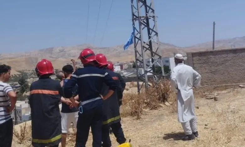نجاة شابة من موت محقق بتازة بعد تسلقها عمود كهرباء ضغط عالي
