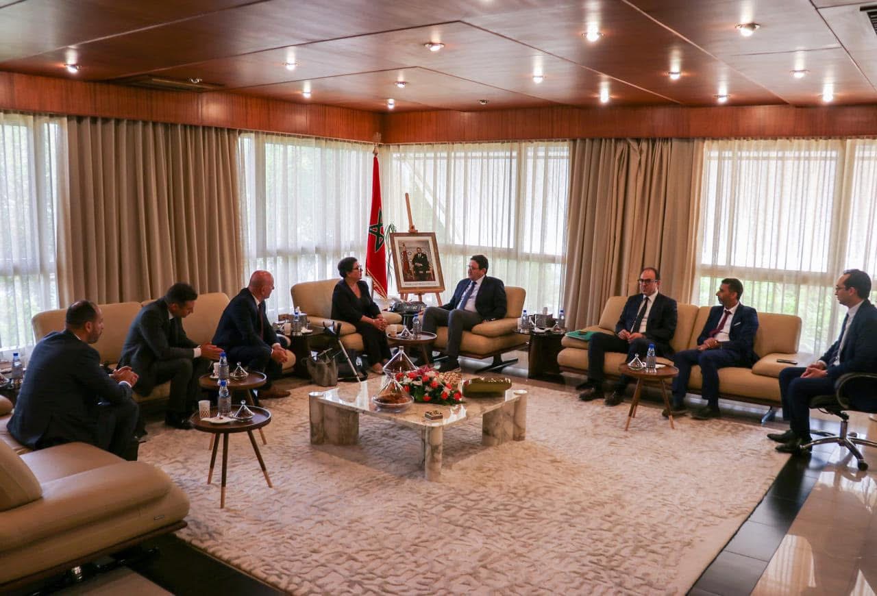 عبد الصمد قيوح يعقد اجتماعاً مع مسؤولي مجموعة CMA-CGM لبحث سبل تعزيز النقل البحري وتجويد خدمات “مرحبا 2025”