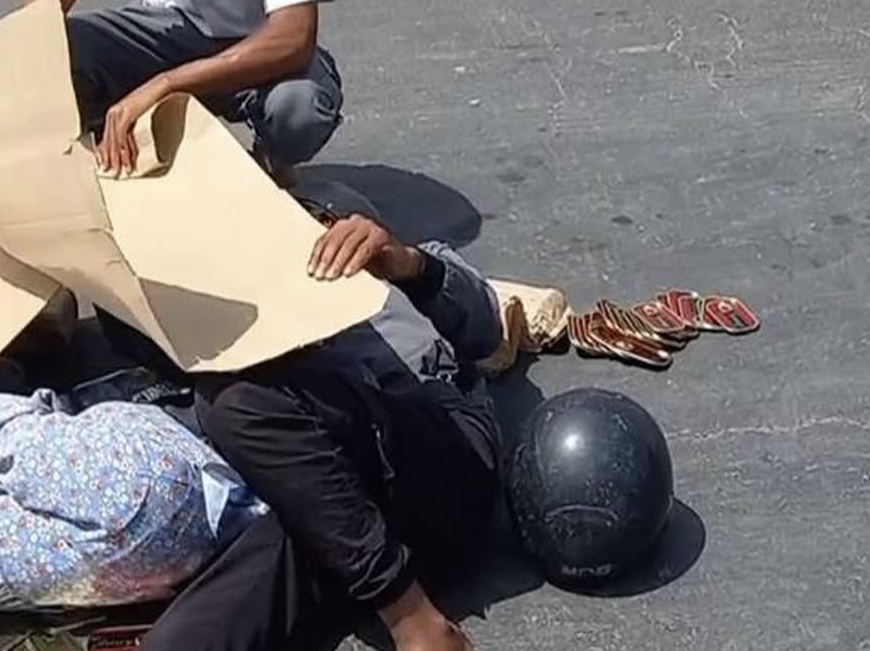حادث سير خطير بآسفي.. سقوط شحنة سردين على دراجة نارية يُرسل زوجين إلى المستشفى