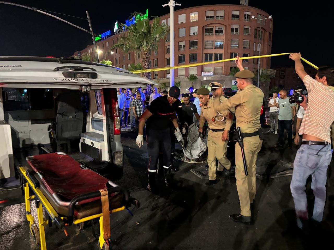 عاجل.. نقل جثة ضحية حادث باب دكالة إلى مستودع الأموات
