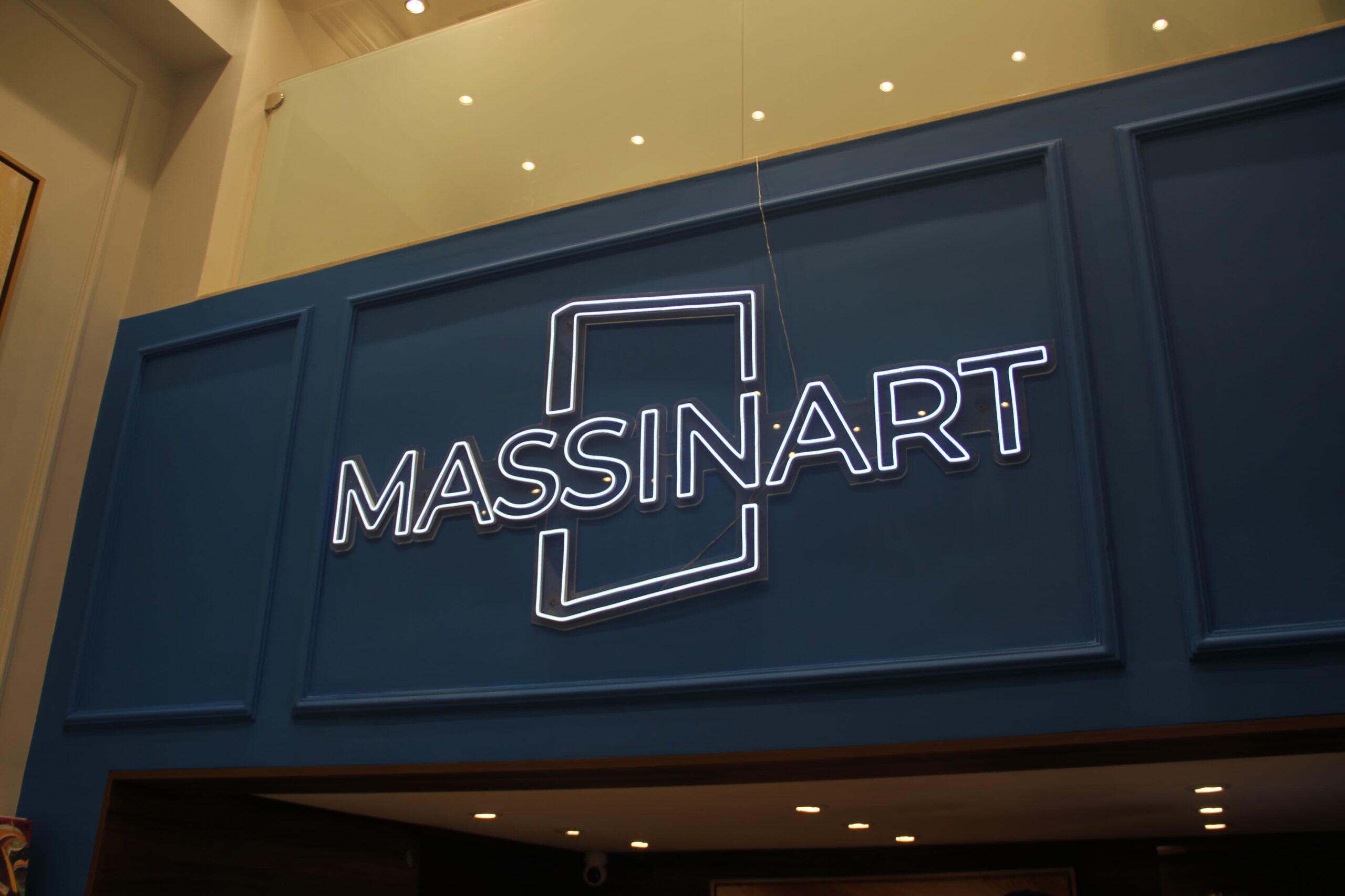 افتتاح صالة عرض “Massinart.ma” بمراكش.. أمسية فنية استثنائية تجمع الفن الحي والموسيقى الساحرة +فيديو