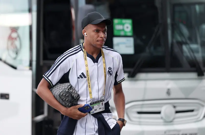 ريال مدريد يترك مبابي وحيداً ويسلمه للشرطة