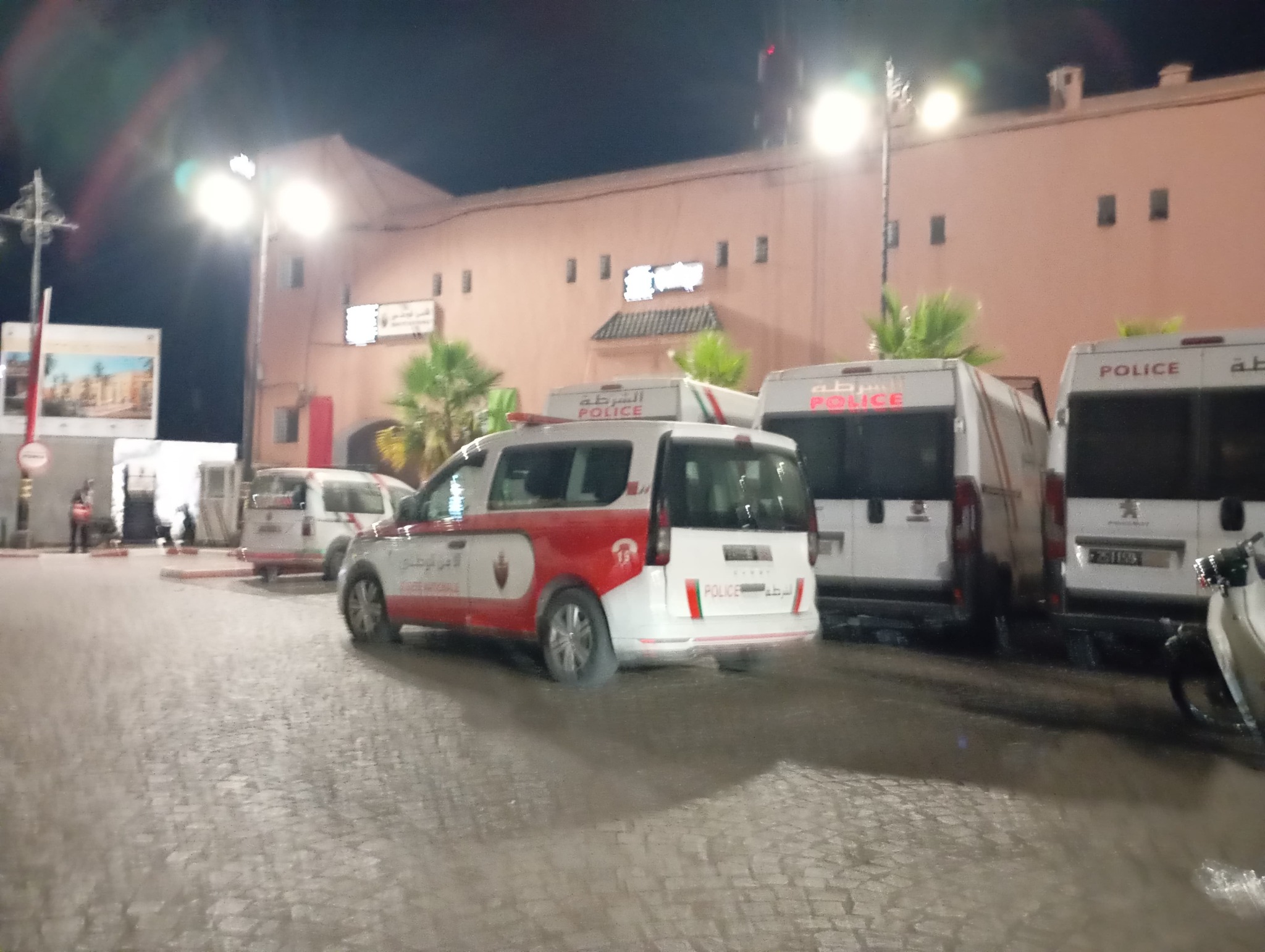 امن مراكش يوقف “حارس دراجات” لابتزازه مواطنًا