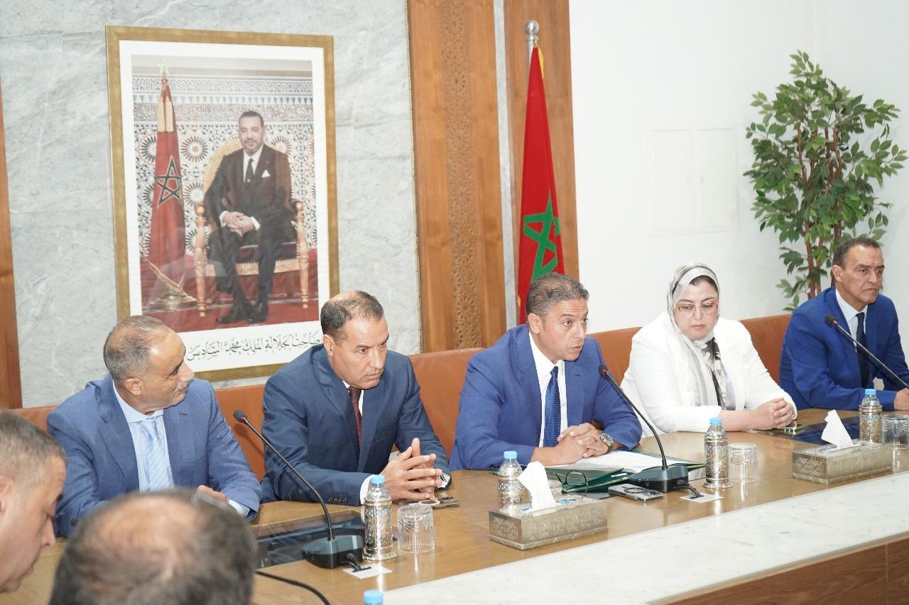 الوالي بنشيخي يترأس اجتماعا لتدارس سبل محاربة الظواهر السلبية التي تؤثر على المنظر العام وظروف عيش الساكنة والزوار بمراكش