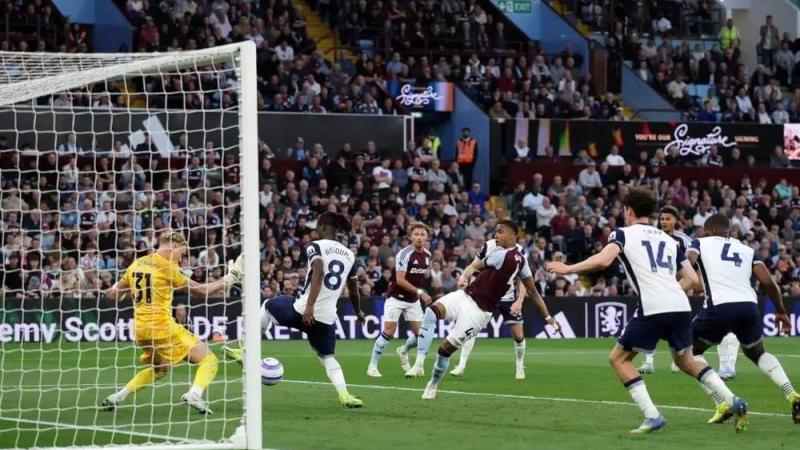 بسبب انتهاكات قواعد الدوري.. منع أستون فيلا من “جامعي الكرات”