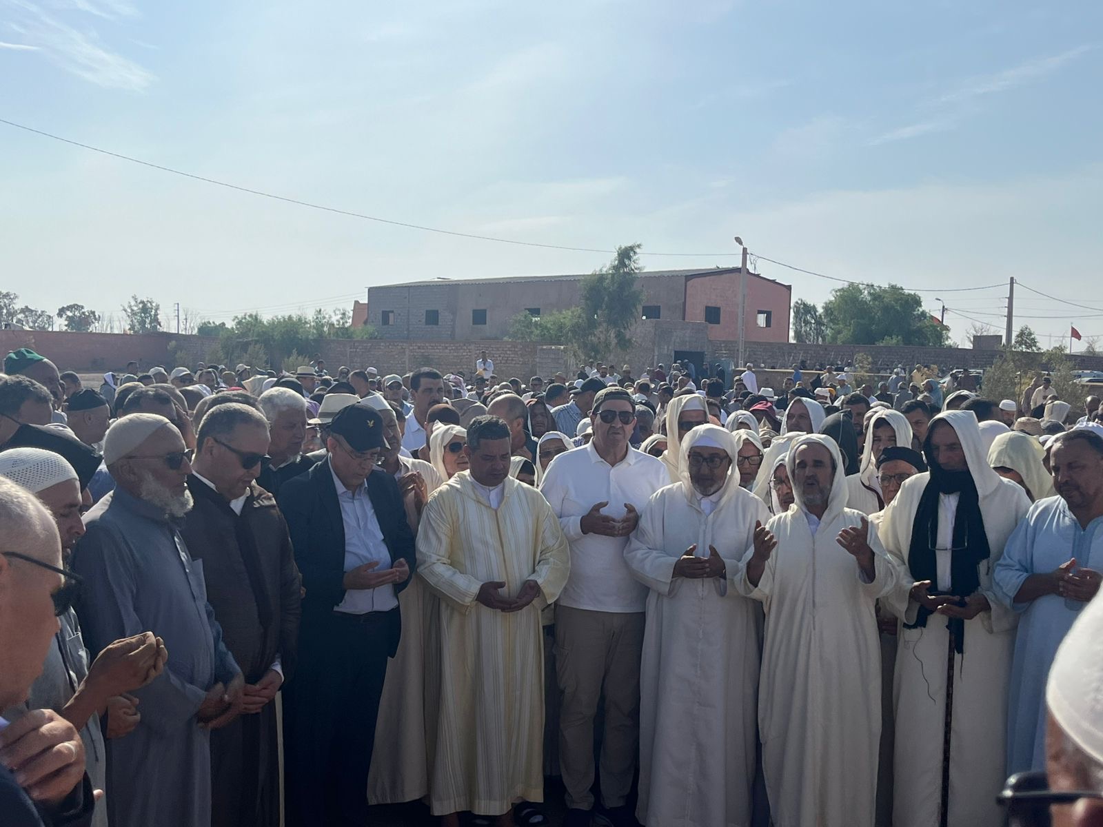 الوزير قيوح والسلطات الإقليمية والبرلمانيون يتقدمون مشيعي جثمان عمارة العمارة بشيشاوة