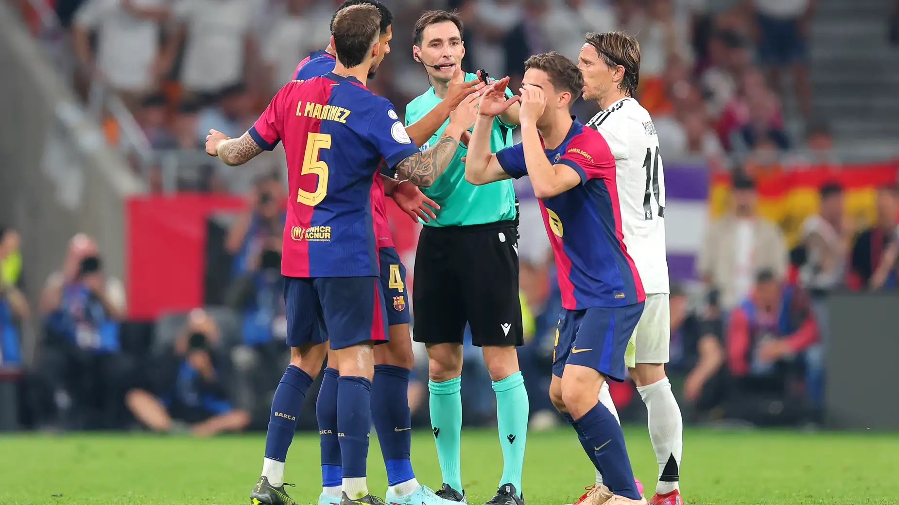 بعدما اتهمه الريال بعدم الحياد.. حكم مثير للجدل يقود مباراة الملكي وأوفييدو