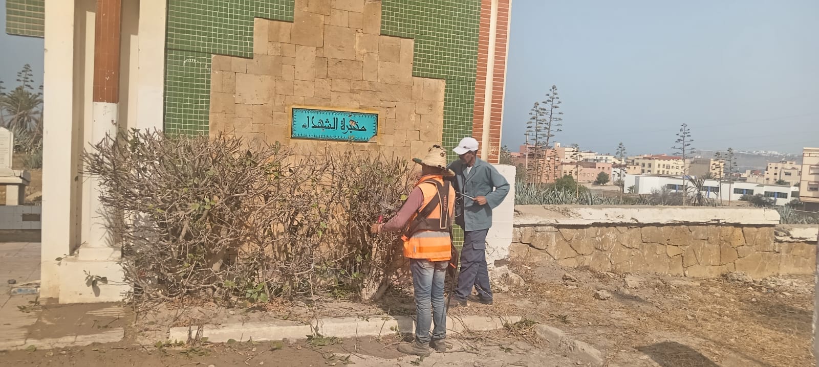 السلطات بآسفي تهيئ مقبرة الشهداء احتفاءً بذكرى ثورة الملك والشعب