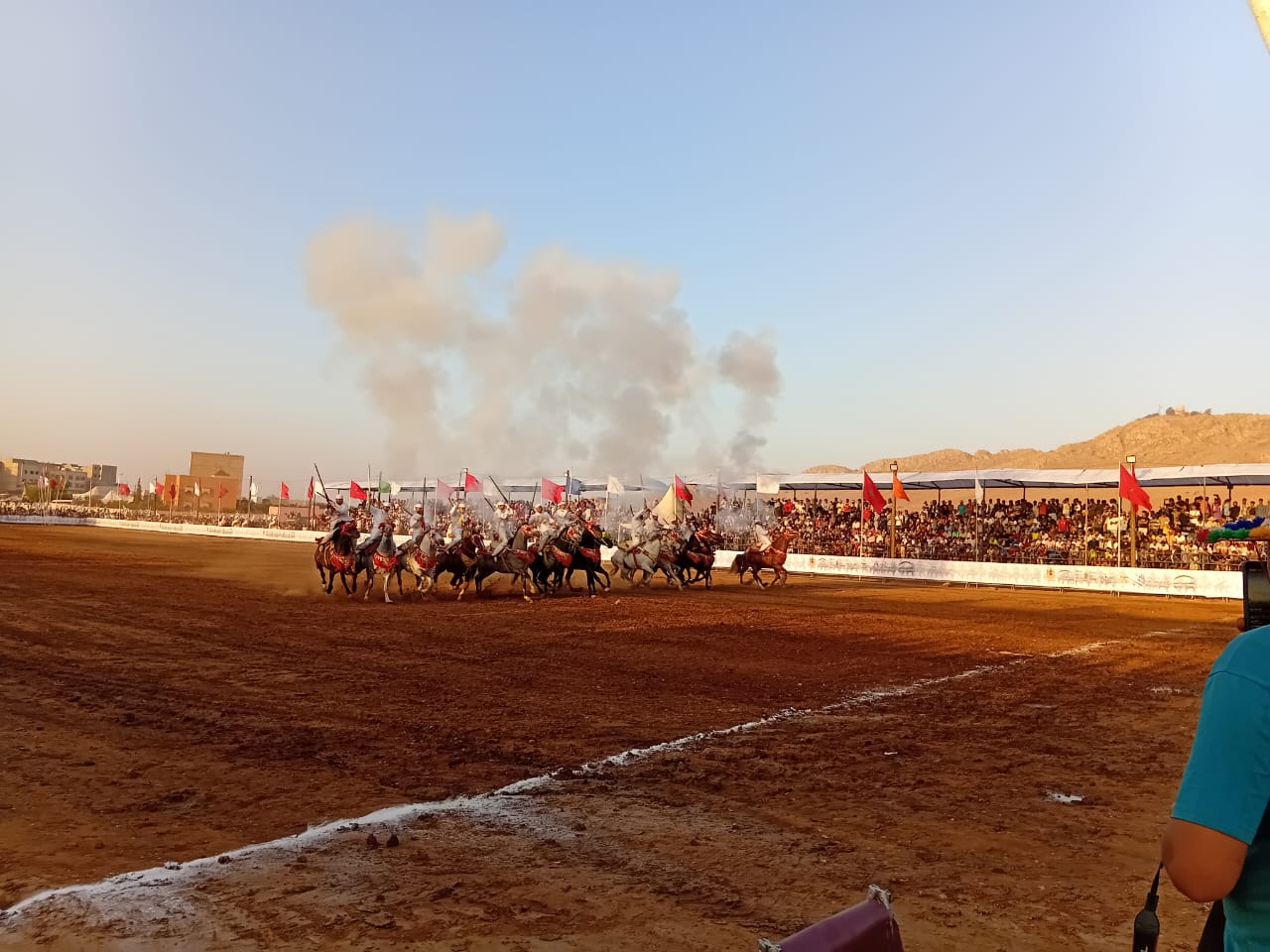 صخور الرحامنة تحتفي بالتراث والفروسية.. افتتاح الدورة الـ18 لمهرجان الطلبة والرمى والخيالة