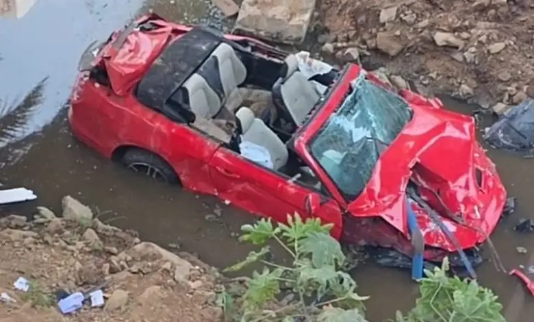 حادث سير مروع بالمحمدية.. سقوط سيارة من فوق قنطرة صابليط