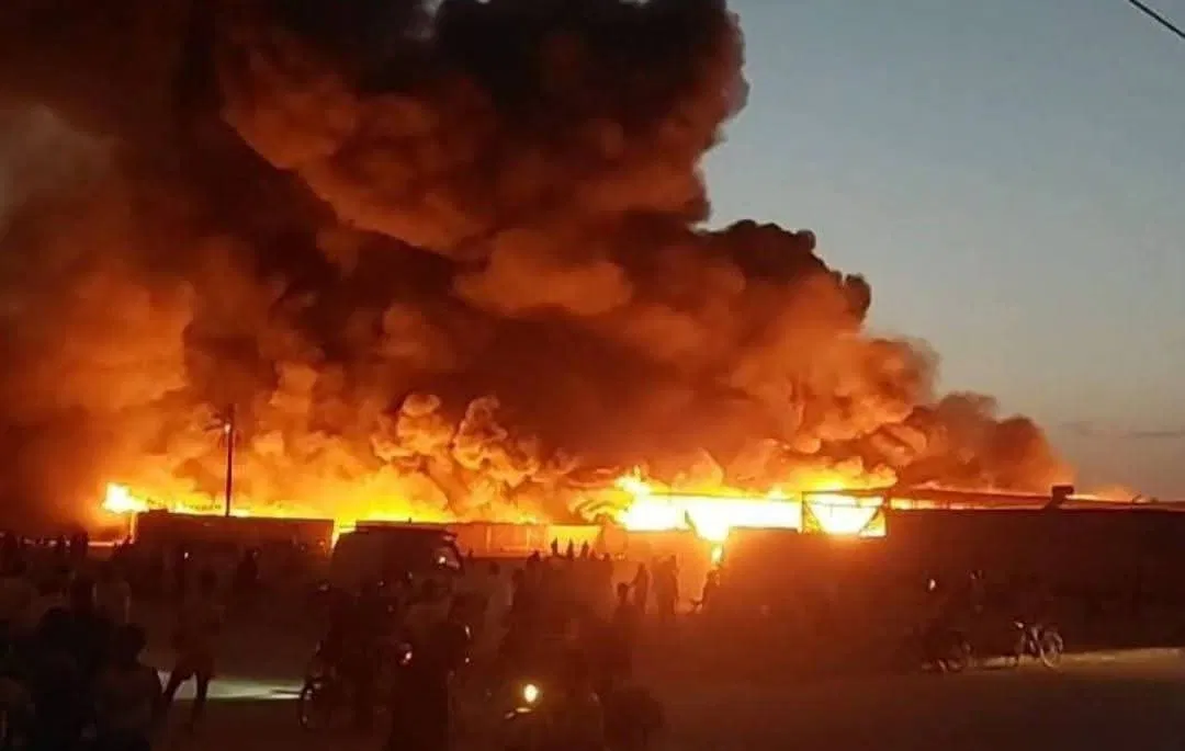 اندلاع حريق مهول في السوق الأسبوعي للريصاني دون تسجيل ضحايا