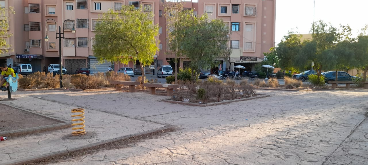 ساكنة إقامة حديقة جليز بمراكش تستنجد بالقضاء ضد مهاجر افريقي بسبب “سلوكيات مشينة وخطيرة” ساكنة إقامة حديقة جليز بمراكش تستنجد بالقضاء ضد مهاجر افريقي بسبب “سلوكيات مشينة وخطيرة”