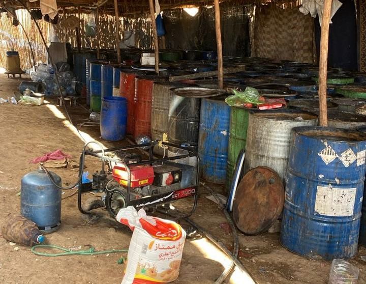 الدرك الملكي بالرحامنة يداهم مصنعًا سريًا لـ “ماء الحياة” ويحجز 5 أطنان