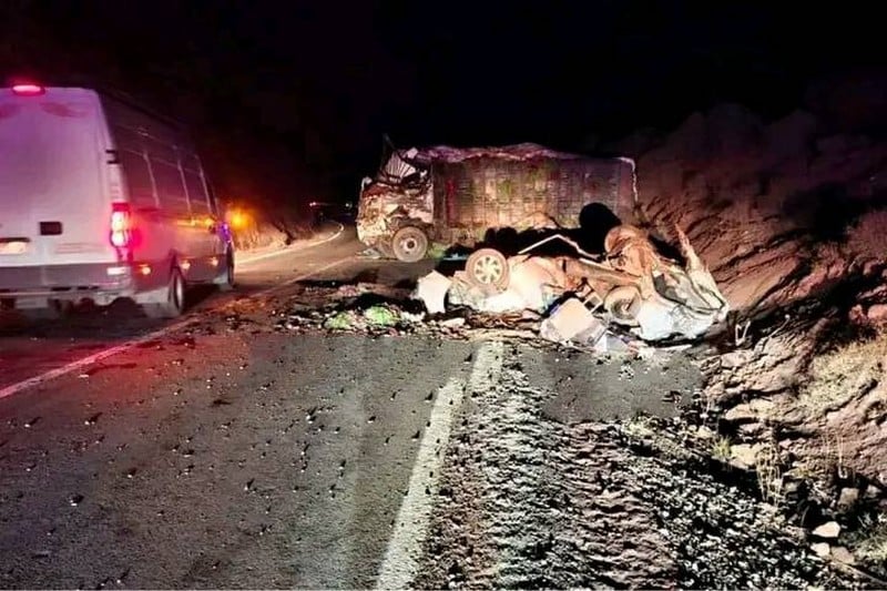 ارتفاع ضحايا حادث اصطدام شاحنة و”طاكسي” بين أكادير وشيشاوة إلى 8 قتلى ارتفاع ضحايا حادث اصطدام شاحنة و”طاكسي” بين أكادير وشيشاوة إلى 8 قتلى