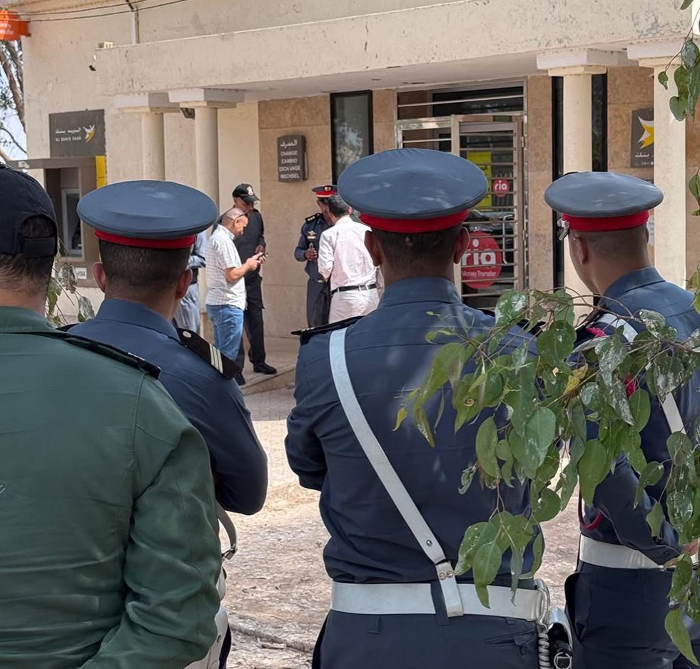 سطو هوليودي بجمعة السحيم ضواحي اسفي.. لصوص يحفرون جدار وكالة “بريد بنك” ويسرقون 100 مليون سنتيم